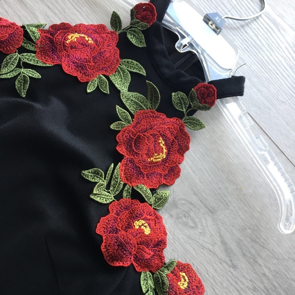 Black embroidered rose mini dress - Picture 4 of 4